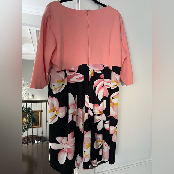 SOLD.New floral dress in plus size. - Picture 2 of 6